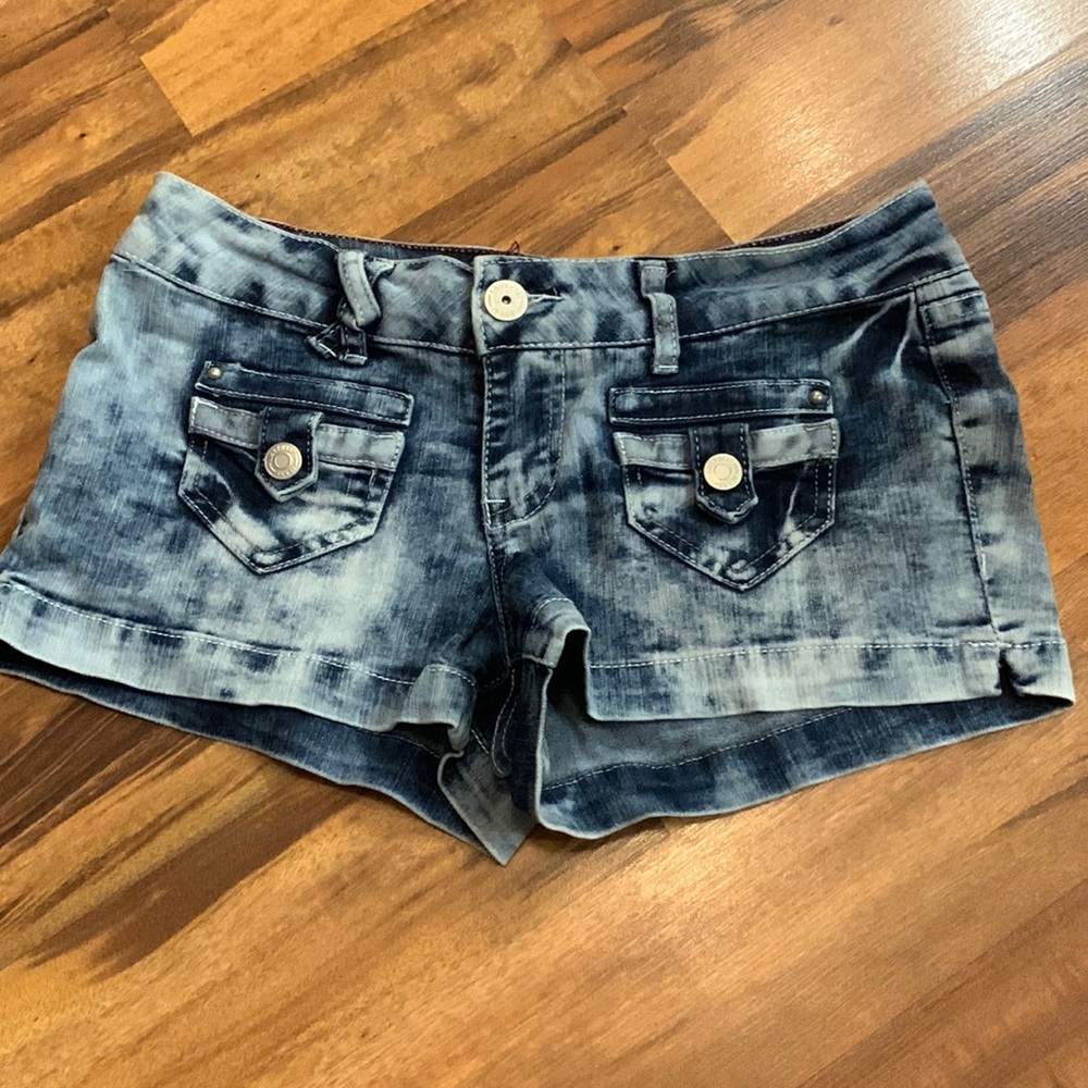 Amethyst jean short